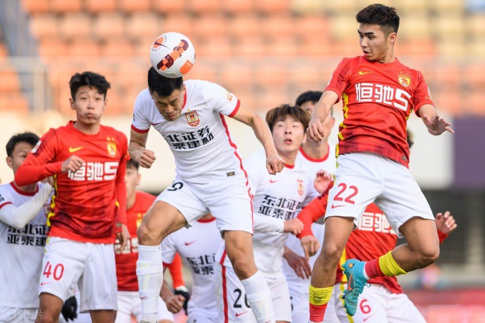 欧联-勒沃库森2-0赫根5战全胜锁头名 药厂各赛事豪取14连胜北京时间12月1日凌晨4时，欧联杯H组第5轮，勒沃库森客场对阵赫根。